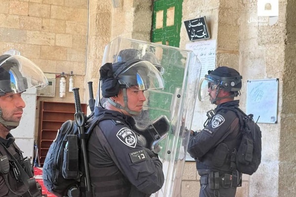 تکبیر کودکان و زنان فلسطینی در مسجد الاقصی برای مقابله با یورش صهیونیستها + فیلم تکبیر کودکان و زنان فلسطینی در مسجد الاقصی برای مقابله با یورش صهیونیستها + فیلم