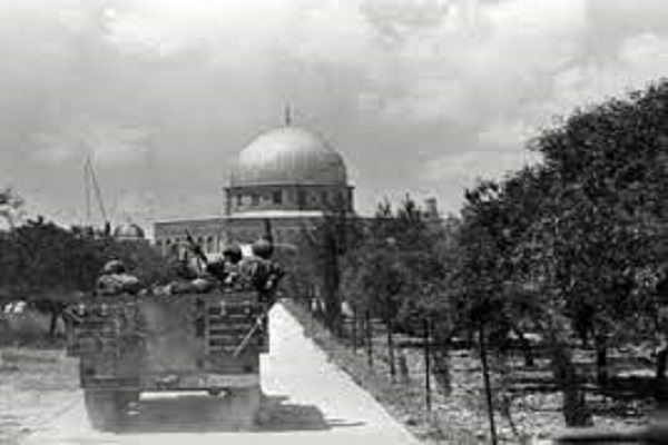 تکبیر کودکان و زنان فلسطینی در مسجد الاقصی برای مقابله با یورش صهیونیستها + فیلم تکبیر کودکان و زنان فلسطینی در مسجد الاقصی برای مقابله با یورش صهیونیستها + فیلم