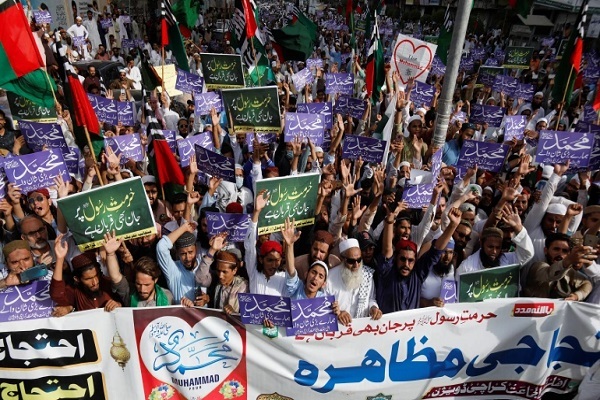 تظاهرات گسترده در جهان اسلام در محکومیت اظهارات توهینآمیز علیه پیامبر اکرم (ص) تظاهرات گسترده در جهان اسلام در محکومیت اظهارات توهینآمیز علیه پیامبر اکرم (ص)