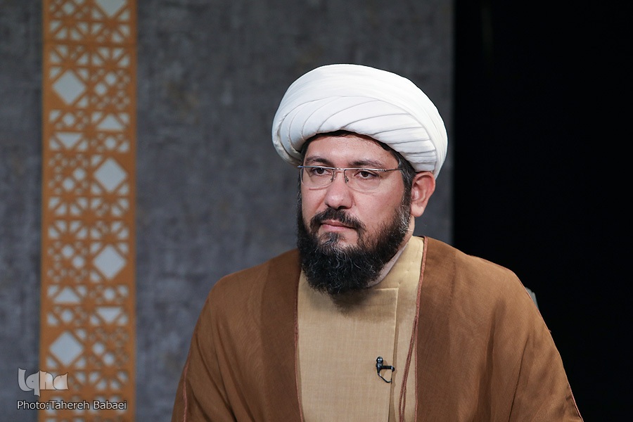 حجت‌الاسلام امینی، مدیر مؤسسه جامعةالایات الکریمه استان قم