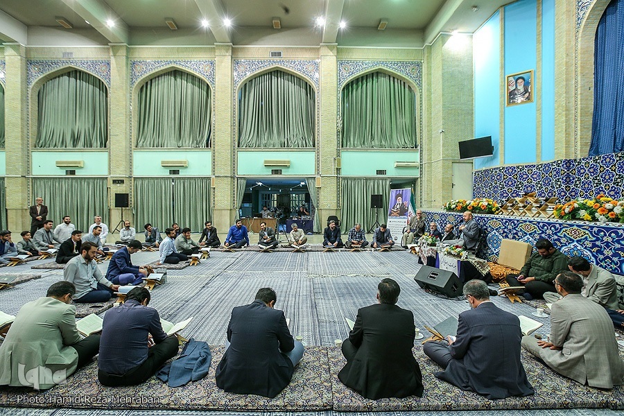 گرامیداشت یاد جانباختگان حوادث اخیر در جلسه تلاوت و استماع قرآن گرامیداشت یاد جانباختگان حوادث اخیر در جلسه تلاوت و استماع قرآن