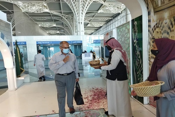استقبال از زائران ایرانی در فرودگاه مدینه + عکس استقبال از زائران ایرانی در فرودگاه مدینه + عکس