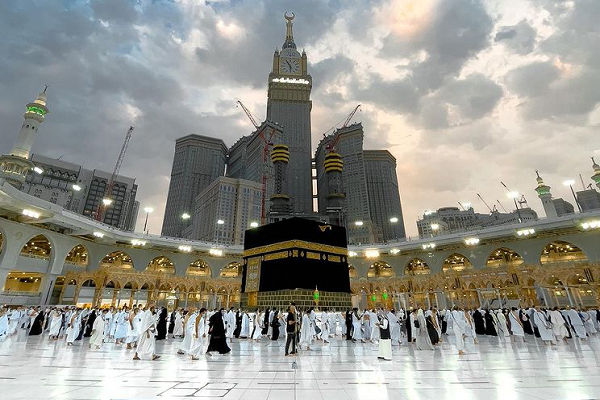 زائران در حال انجام مناسک عمره مفرده زائران در حال انجام مناسک عمره مفرده