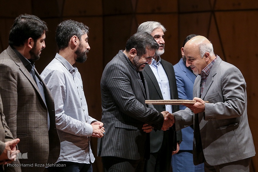 آئین تجلیل از شایستگان تقدیر سیونهمین دوره جایزه کتاب سال جمهوری اسلامی ایران آئین تجلیل از شایستگان تقدیر سیونهمین دوره جایزه کتاب سال جمهوری اسلامی ایران