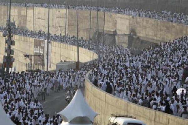 رمی جمره عقبه حجاج در سرزمین منا/ چه تعداد زائر به خانه خدا مشرف شدند رمی جمره عقبه حجاج در سرزمین منا/ چه تعداد زائر به خانه خدا مشرف شدند