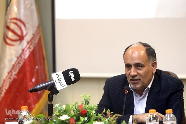 نمایش تصویری متمدنانه از ایران و پرچمداری انقلاب از ویژگیهای خامهیار است نمایش تصویری متمدنانه از ایران و پرچمداری انقلاب از ویژگیهای خامهیار است