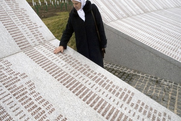 محل دفن بیش از 6 هزار مسلمان بوسنیایی کشتار سربرنیتسا محل دفن بیش از 6 هزار مسلمان بوسنیایی کشتار سربرنیتسا