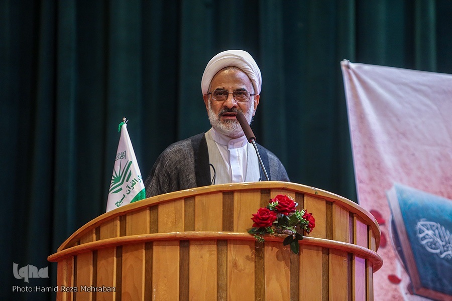 حجت الاسلام والمسلمین عبدالله حاجی صادقی در مراسم افتتاحیه بیست و هشتمین دوره مسابقات قرآن بسیج 