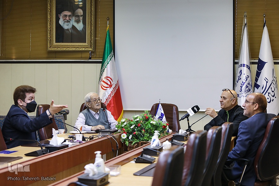 نشست «بررسی سیاستهای افزایش جمعیت» نشست «بررسی سیاستهای افزایش جمعیت»