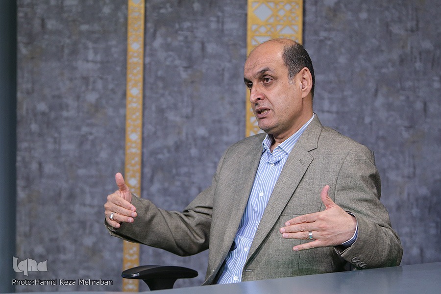 هادی حق شناس