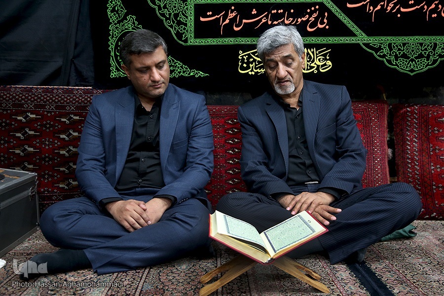قاریان قرآن برای برپایی عزای حسینی شایستهترینند + فیلم و عکس امین پویا، قاری بینالمللی به همراه پدرش