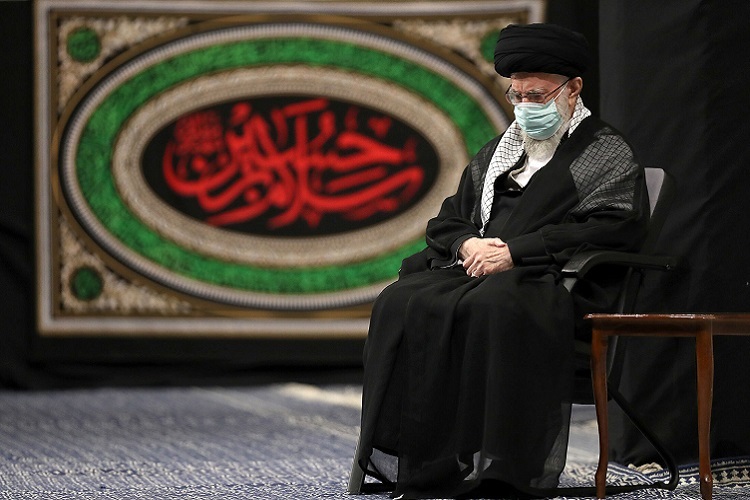 مراسم عزاداری شام غریبان با حضور رهبر معظم انقلاب در حال برگزاری است مراسم عزاداری شام غریبان با حضور رهبر معظم انقلاب در حال برگزاری است