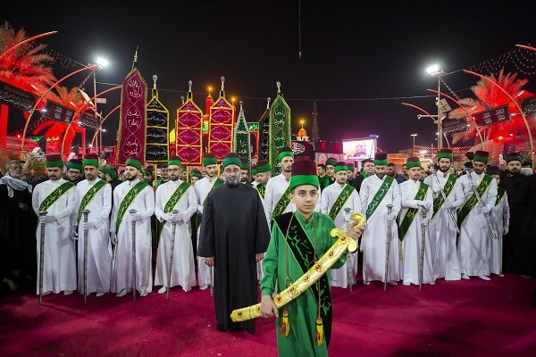 برگزاری مراسم آیینی عزاداری از سوی خادمان سادات حرمین کربلا برگزاری مراسم آیینی عزاداری از سوی خادمان سادات حرمین کربلا