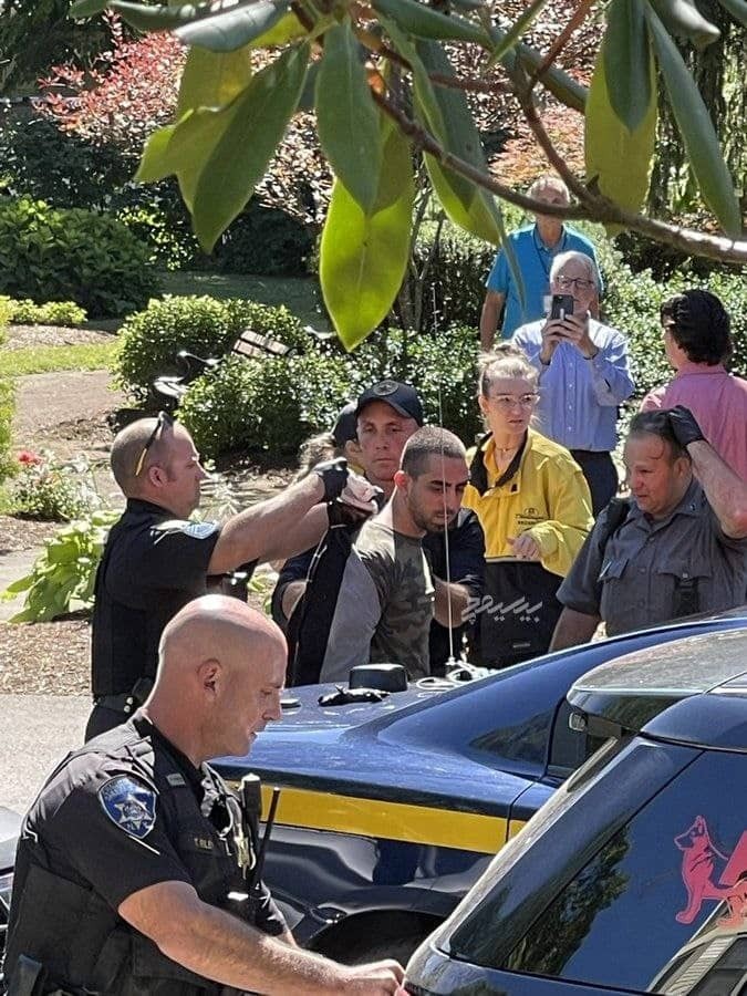 تصویر ضارب سلمان رشدی