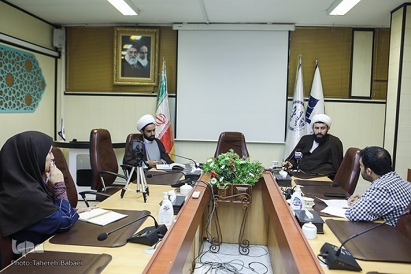 جمعه//////هفتهای هماره با تقدیر از اهالی رسانه و برگزاری اولین همایش ملی «قدمهای آسمانی» جمعه//////هفتهای هماره با تقدیر از اهالی رسانه و برگزاری اولین همایش ملی «قدمهای آسمانی»