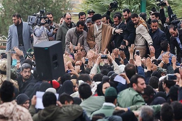 مردمی بودن؛ شاخص مبنایی انتخاب مسئولان در تفکر حکمرانی دینی مقام معظم رهبری مردمی بودن؛ شاخص مبنایی انتخاب مسئولان در تفکر حکمرانی دینی مقام معظم رهبری