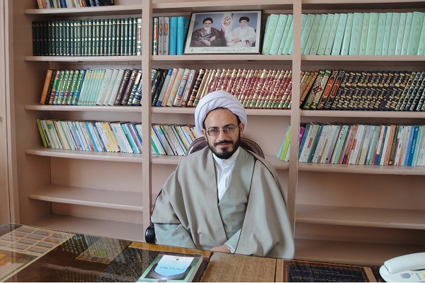 حجتالاسلام والمسلمین یعقوب کریمی، معاون فرهنگی ستاد بازسازی عتبات عالیات استان قم حجتالاسلام والمسلمین یعقوب کریمی، معاون فرهنگی ستاد بازسازی عتبات عالیات استان قم