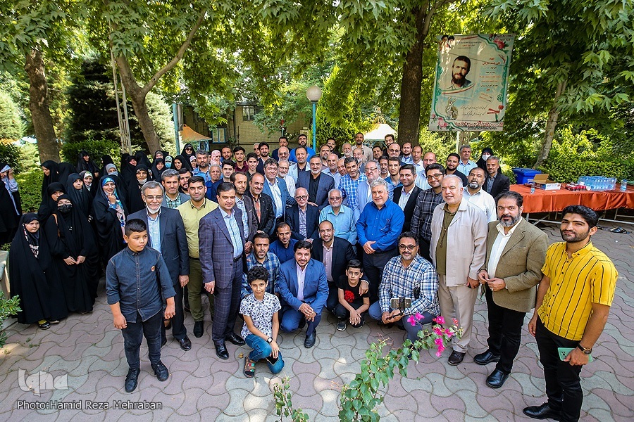 اولین دورهمی شاگردان قدیم و جدید جلسه قرآن «سیدمحسن موسویبلده» برگزار شد اولین دورهمی شاگردان قدیم و جدید جلسه قرآن «سیدمحسن موسویبلده» برگزار شد