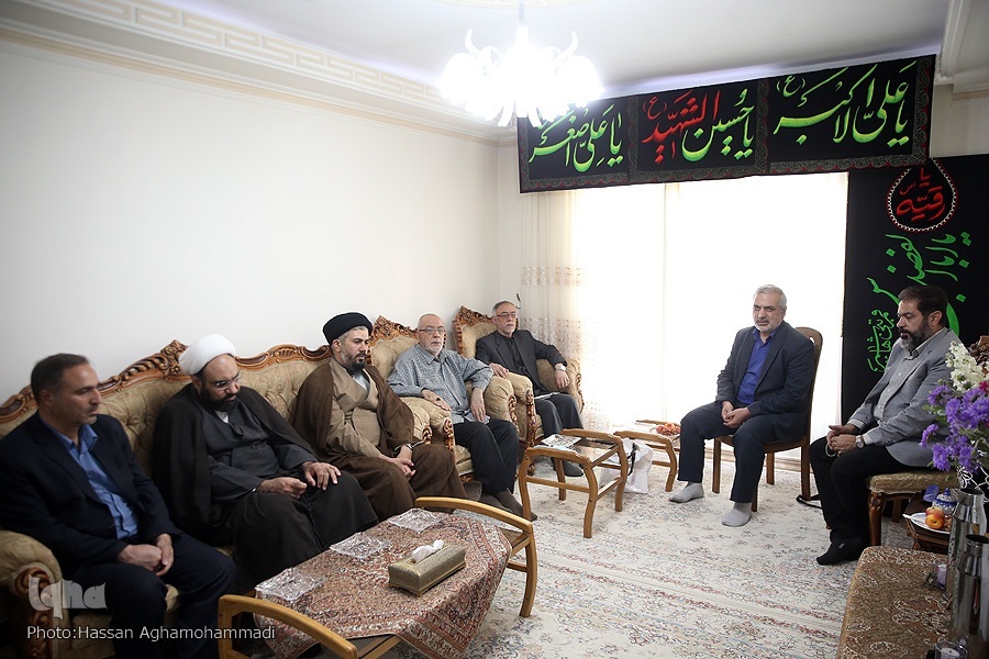 دیدار جامعه قرآنی با خانواده شهید کوهستانی دیدار جامعه قرآنی با خانواده شهید کوهستانی