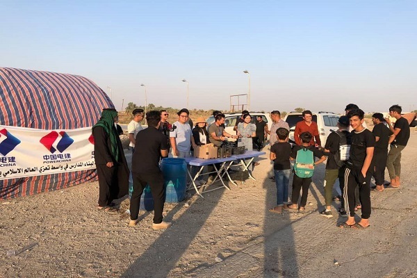 موکب چینیها در مسیر زیارت اربعین موکب چینیها در مسیر زیارت اربعین