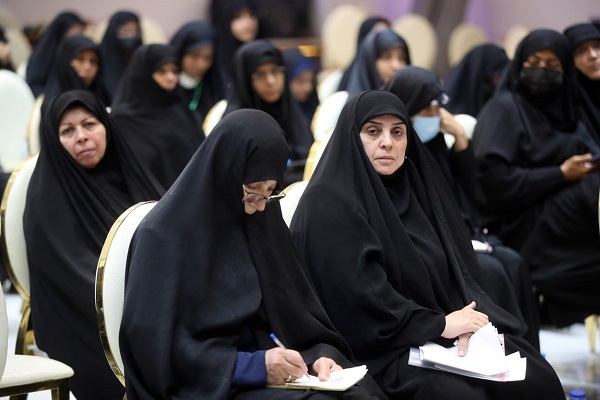 بانوان اربعینی و تلاش برای ارائه الگوی زن نه شرقی نه غربی بانوان اربعینی و تلاش برای ارائه الگوی زن نه شرقی نه غربی