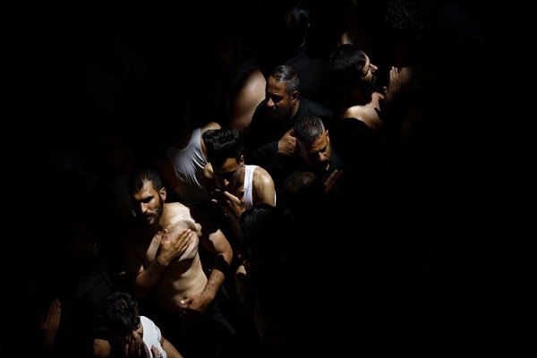 مراسم عزاداری زائران اربعین در حرم حسینی