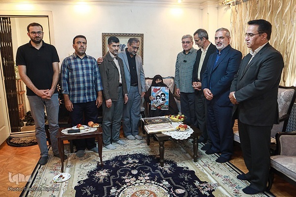 دیدار فعالان قرآنی با خانواده شهیدان سخاوتی