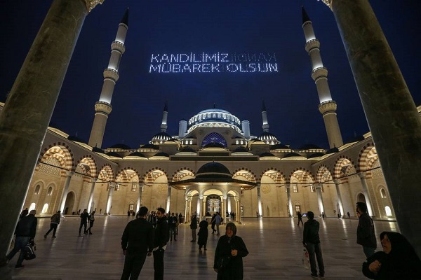 جشن‌های میلاد پیامبر اکرم (ص) در مساجد استانبول+ عکس