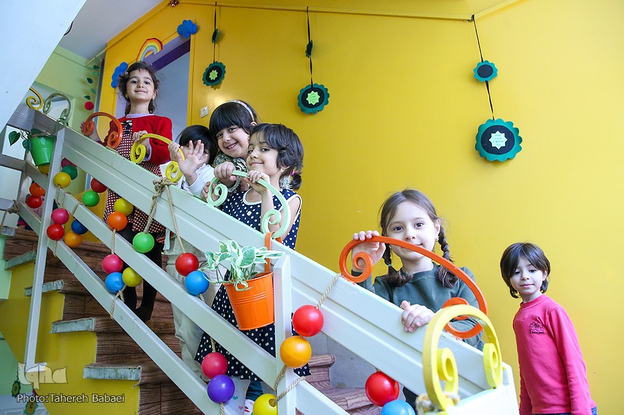 چگونه فرزندان شاد پرورش دهیم