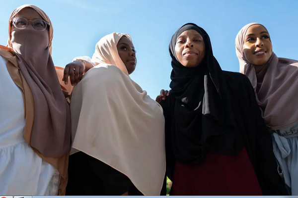 گروهی از بانوان عضو The Digital Sisterhood در کانادا