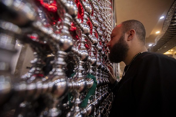 مسیر امام حسین (ع) و دیگر ائمه ادامه مسیر حضرت مسیح (ع) است مسیر امام حسین (ع) و دیگر ائمه ادامه مسیر حضرت مسیح (ع) است