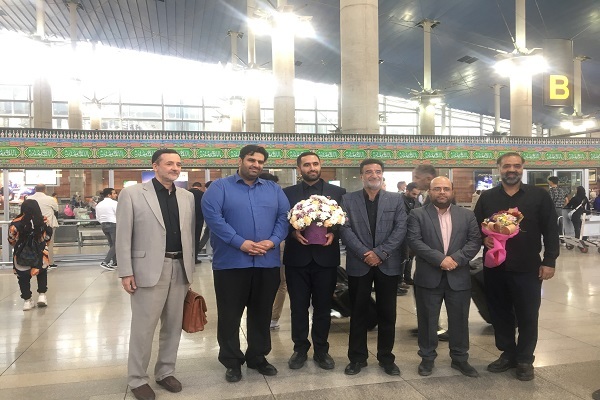 «علیرضا مُکاری» رتبهدار مسابقات قرآن کرواسی به کشور بازگشت + فیلم «علیرضا مُکاری» رتبهدار مسابقات قرآن کرواسی به کشور بازگشت + فیلم