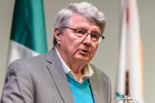 پروفسور بروس ای.کین، استاد علوم سیاسی در دانشگاه استنفورد پروفسور بروس ای.کین، استاد علوم سیاسی در دانشگاه استنفورد