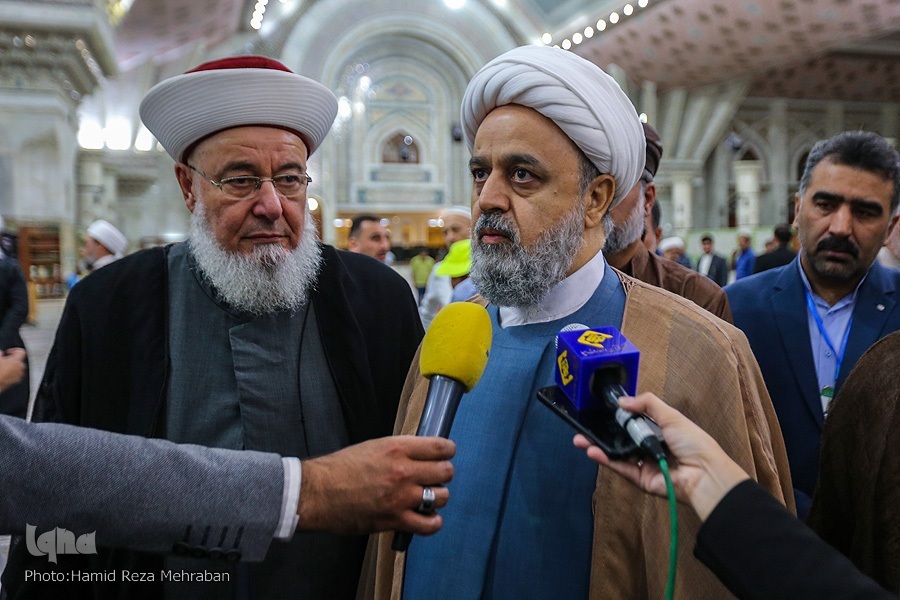 از چپ، شیخ غازی حنینه، رئیس هیئت امنای جمعیت علمای مسلمان لبنان از چپ، شیخ غازی حنینه، رئیس هیئت امنای جمعیت علمای مسلمان لبنان