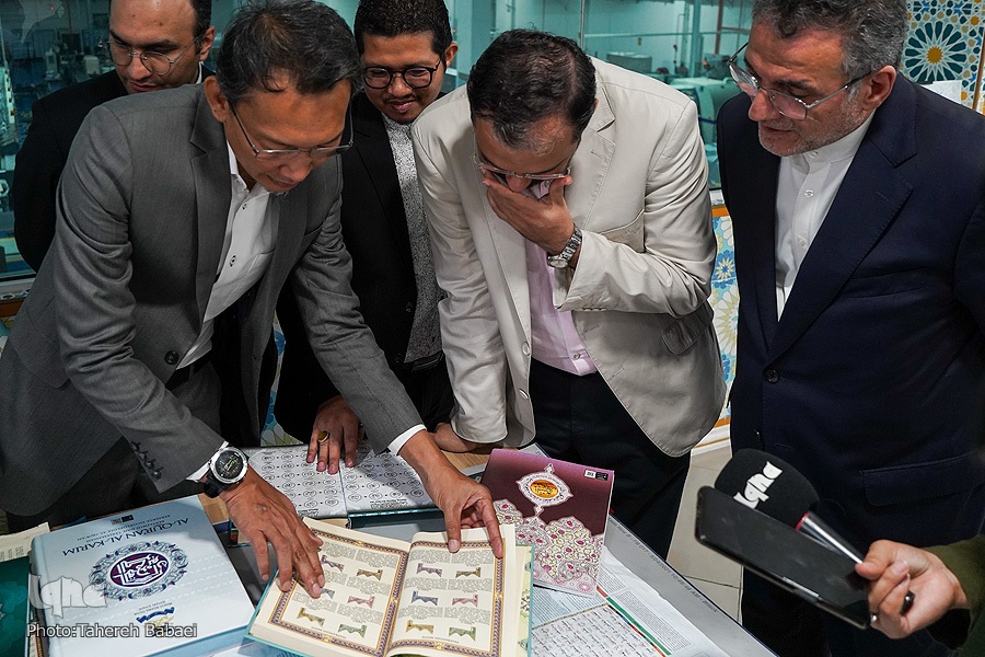 یک قرآن برای همه فارسیزبانان یک قرآن برای همه فارسیزبانان