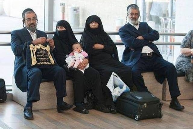 حجاب زنان در آیین یهودیت حجاب زنان در آیین یهودیت