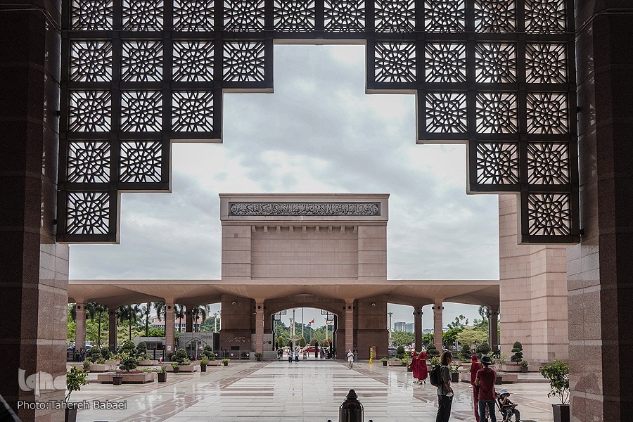 حیاط سنگفرش شده مسجد پوترا حیاط سنگفرش شده مسجد پوترا