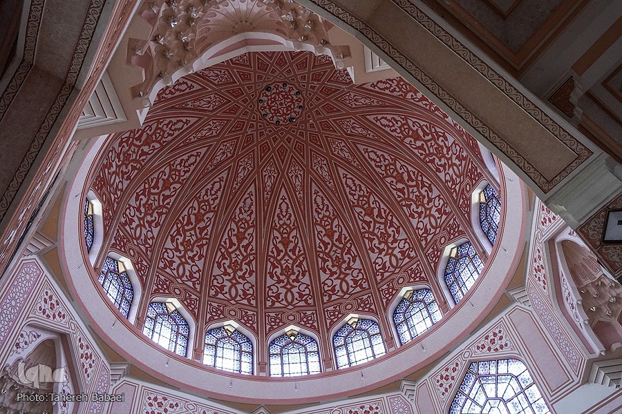 گنبد مسجد صورتی از داخل شبستان گنبد مسجد صورتی از داخل شبستان
