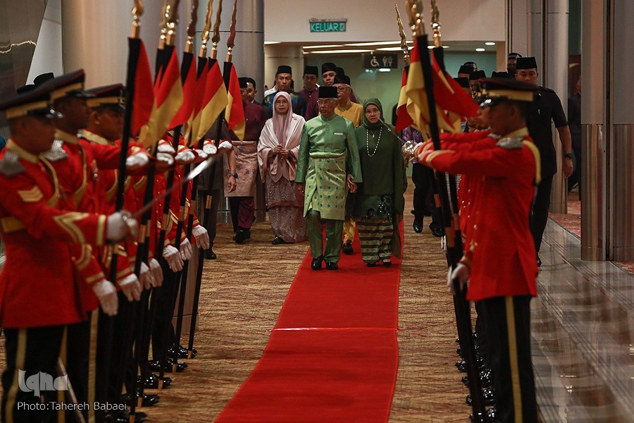 وورد پادشاه و ملکه مالزی به مراسم اختتامیه وورد پادشاه و ملکه مالزی به مراسم اختتامیه