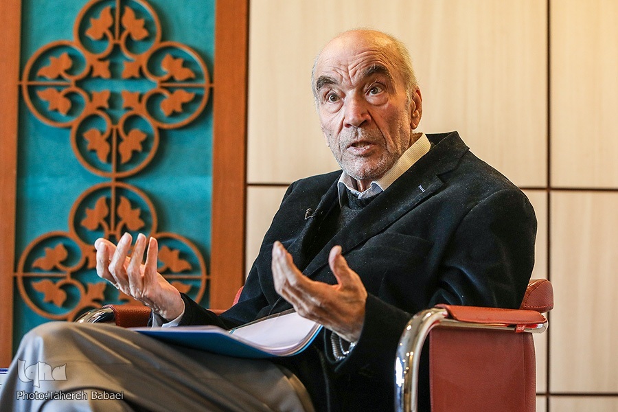 نیازمند درد فلسفهایم نه علم فلسفه نیازمند درد فلسفهایم نه علم فلسفه