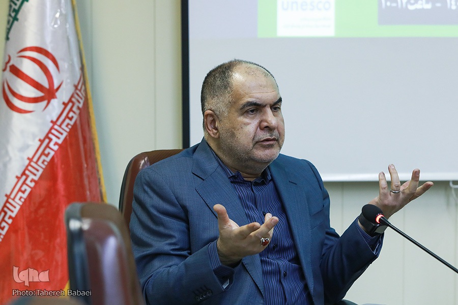 خطر کوتوله شدن مراجع فکری در جامعهای با نقص سواد رسانهای + فیلم خطر کوتوله شدن مراجع فکری در جامعهای با نقص سواد رسانهای + فیلم