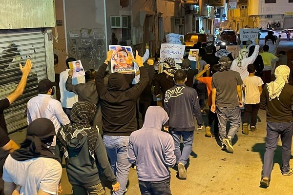 ادامه تظاهرات بحرینیها با پرچم فلسطین علیه سفر رئیس رژیم صهیونیستی + فیلم ادامه تظاهرات بحرینیها با پرچم فلسطین علیه سفر رئیس رژیم صهیونیستی + فیلم