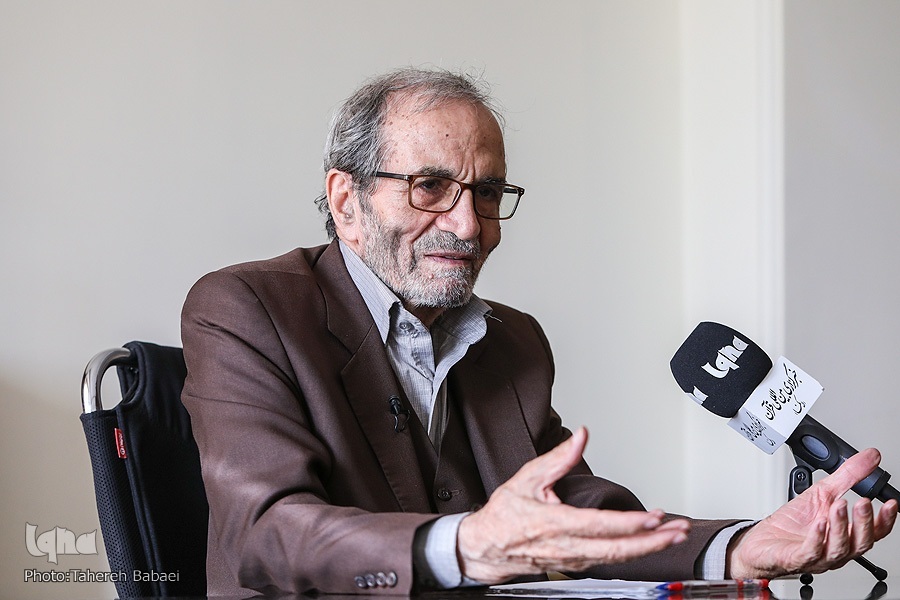 همه باید به دانش احترام بگذاریم