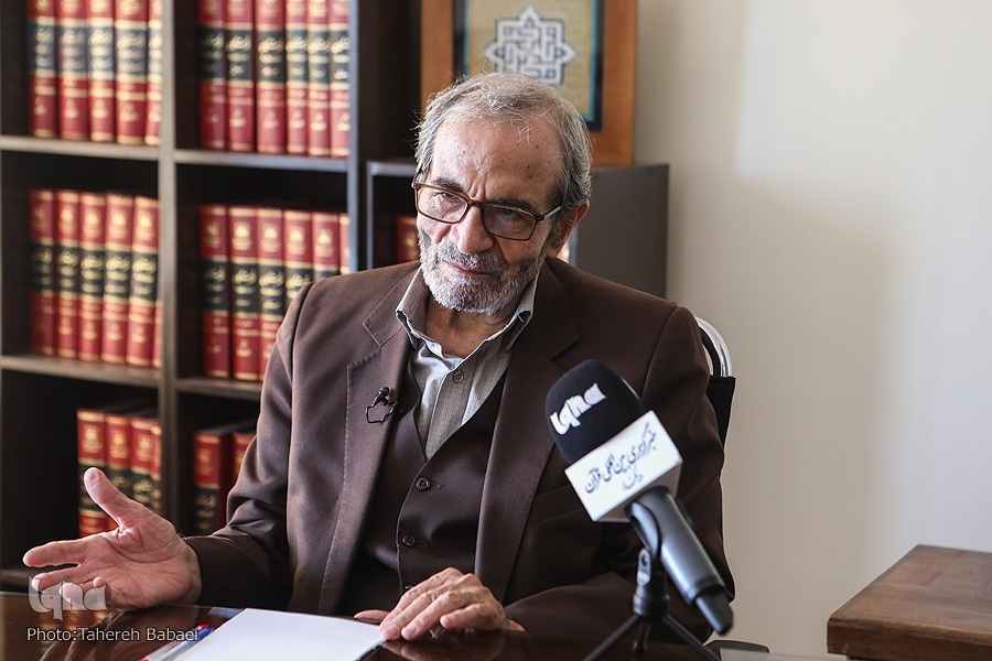 همه باید به دانش احترام بگذاریم