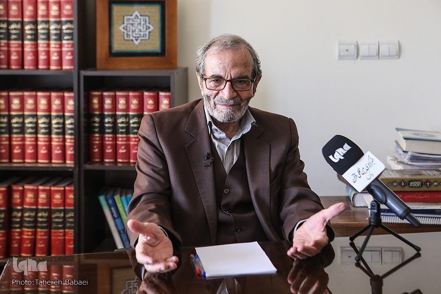 همه باید به دانش احترام بگذاریم