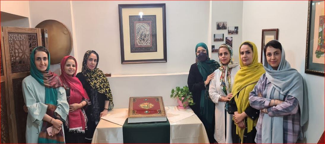 آماده/شنبه//حکایت قرآنی که در مانیل خوشنویسی و در ایران تذهیب شد + عکس و فیلم آماده/شنبه//حکایت قرآنی که در مانیل خوشنویسی و در ایران تذهیب شد + عکس و فیلم