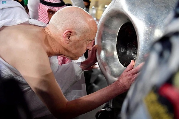 رئیس جمهور تونس در لباس احرام رئیس جمهور تونس در لباس احرام