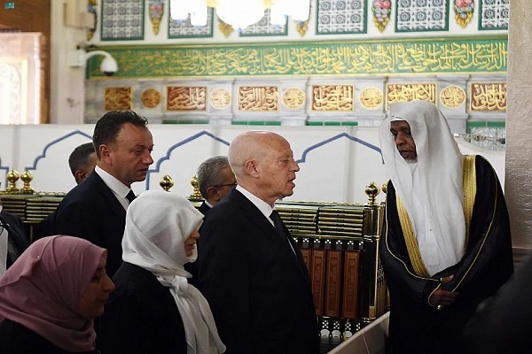 رئیس جمهور تونس در لباس احرام رئیس جمهور تونس در لباس احرام