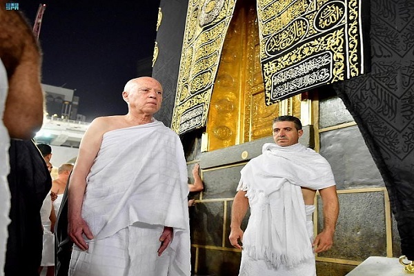 رئیس جمهور تونس در لباس احرام رئیس جمهور تونس در لباس احرام