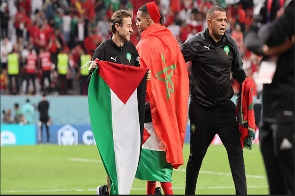 جشن پیروزیها با پرچم فلسطین در قطر جشن پیروزیها با پرچم فلسطین در قطر